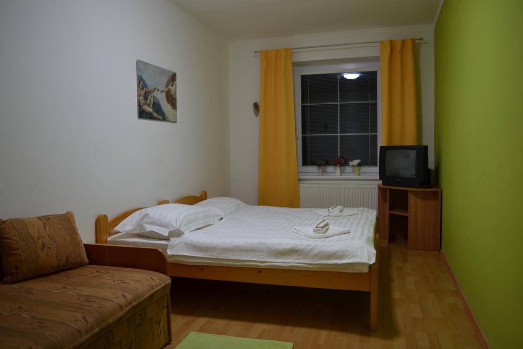Privat Julia Hotel Vrbov Quarto foto