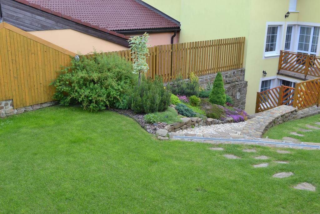 Privat Julia Hotel Vrbov Exterior foto
