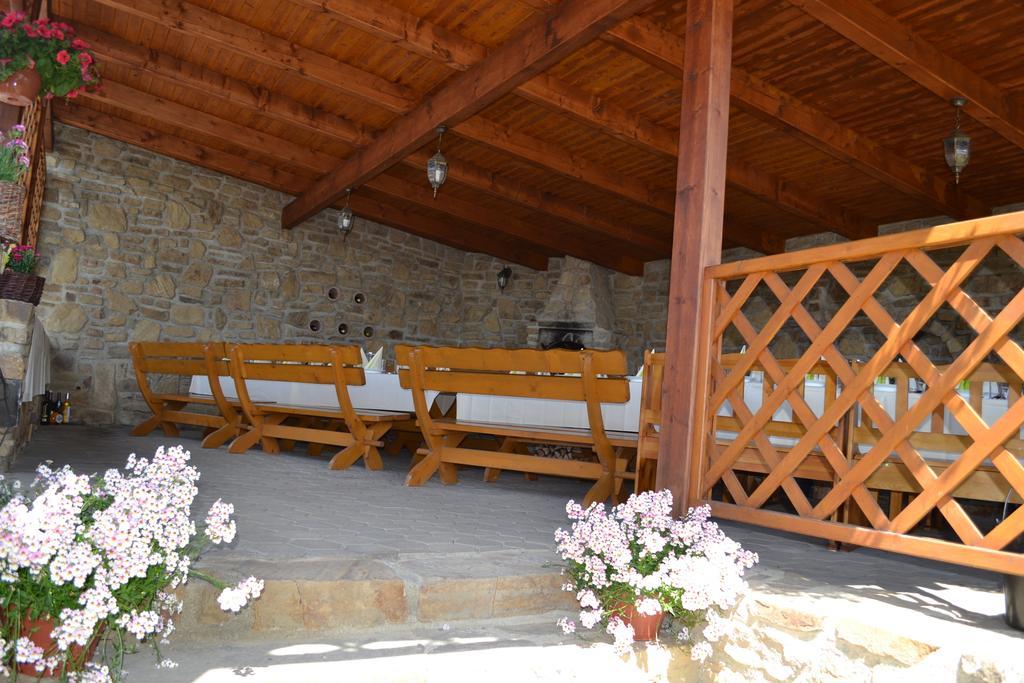 Privat Julia Hotel Vrbov Exterior foto
